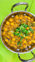 Gillz Indian Cuisine inside