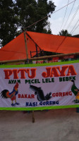 Pecel Lele Pitu Jaya ꦥꦼꦕꦼꦭ꧀ꦭꦺꦭꦺꦥꦶꦠꦸꦗꦪ outside