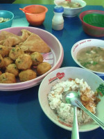 Sop Ayam Pak Min Klaten food