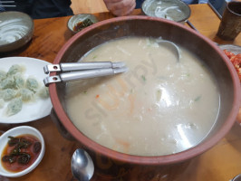 모산수제비냉면 food