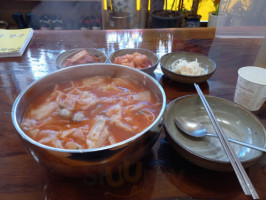 모산수제비냉면 food