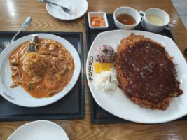 홍익돈까스 food