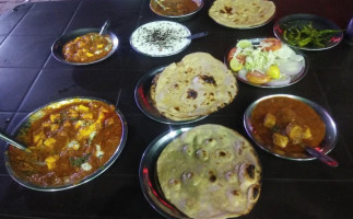 Gulati Dhabha food