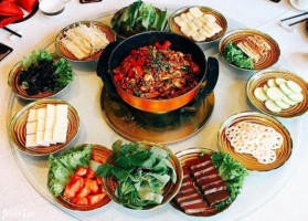 Chá Huā Xuān Zhōng Cān Tīng food