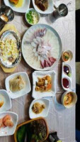 딸셋 아들하나 막썰어 회집 food