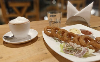 Dyu Art Cafe food