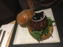 Let’ S Burger Plus Cān Tīng food