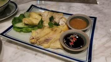 Papermoon Thai Cuisine food