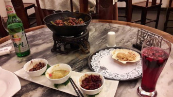 Huā Jiā Yí Yuán Sì Hé Yuàn Diàn food
