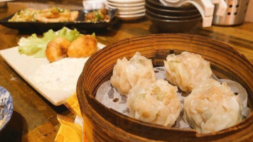 Ròu Zhī Shuǐ Jiǎo Zi Jiǎo Bāo Liù Běn Mù Jiāo Chà Diǎn food