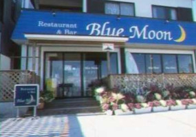 Cafe Blue Moon outside