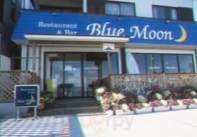 Cafe Blue Moon outside