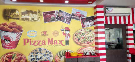 Pizza Max food