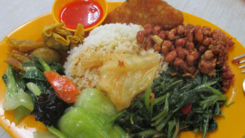 Kwan Inn Vegetarian Food food