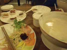 Xiāng Mǎn Yuán Yún Nán Guò Qiáo Mǐ Xiàn food