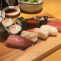Sushi にぎり Zuò inside