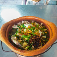 Pranom Shredded Chicken Noodles (wat Phanom Yong) food