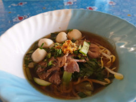 ร้านก๋วยเตี๋ยวหมูเลียงป้ามาลี หนองบัว food