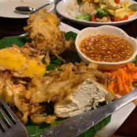 Sabai Corner And Bungalows food