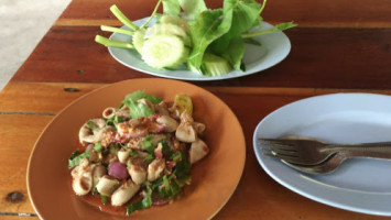 ร้านส้มตำแม่ไก่ food