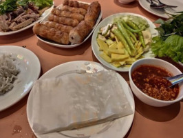 Daeng Namnuang Vietnamese food