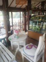 Bee Rose Cafe inside