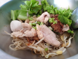 ก๋วยเตี๋ยวลูกชิ้นปลาวีไอพี อร่อยวีไอพี food