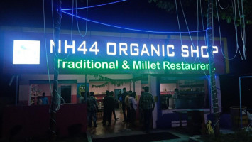 Nh44 Organic Shop outside