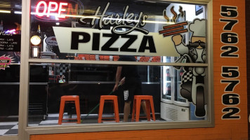 Harley's Pizza food