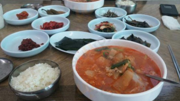 원조칠형제곰치국 food