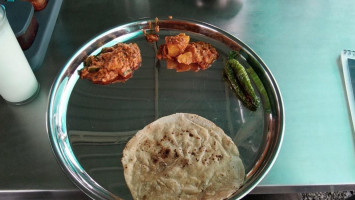 Giriraj Kathiyawadi Bhojanala Anand food