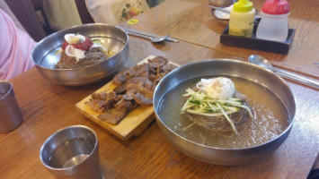 육쌈냉면 food