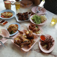 ไก่ย่างวรรณา food