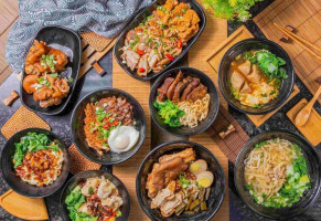 Dōng Yǐn Xiǎo Chī Diàn food