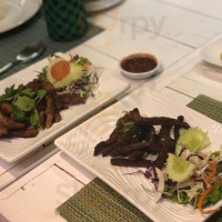 Thai Aroi Dee food