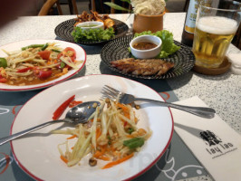 Baan Pueng Chom food