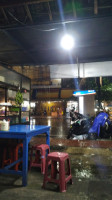 Warung Lalapan Bu Heru 2 inside