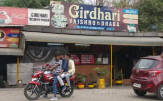Girdhari Vaishno Dhaba outside