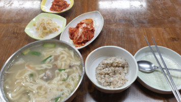 돌섬바지락칼국수 food