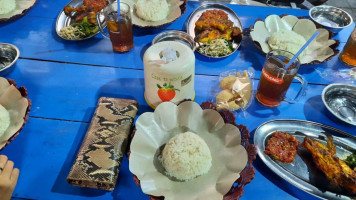 Warung Lalapan Bu Heru 2 food