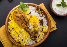 Gillz Indian Cuisine food
