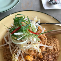 Chongco Thai Warrawong food