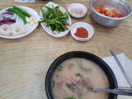 영진돼지국밥 food