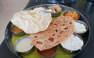 Salem Saravana Bavan Pure Veg A/c food