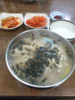 물치손칼국수 food