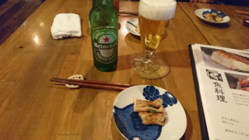 Zhí Bǎn Jū Jiǔ Wū Yī Fú food