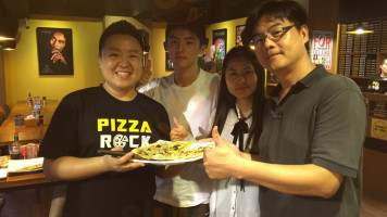 Pizza Rock Xīn Zhuāng Diàn food