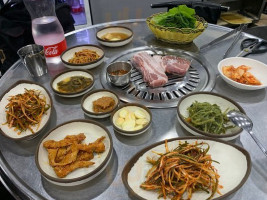 명리동식당 food