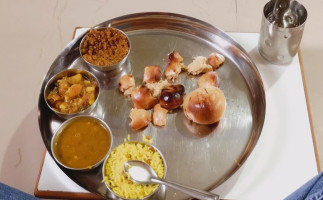 Navrang Marvadi Bhojnalaya food