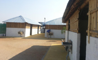 Ponnar Sankar Kongunadu Samayal outside